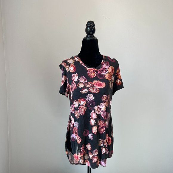 ✨ 2/$10 Aritzia Wilfred Hi-Lo Side Split Roses T-Shirt - Picture 1 of 4